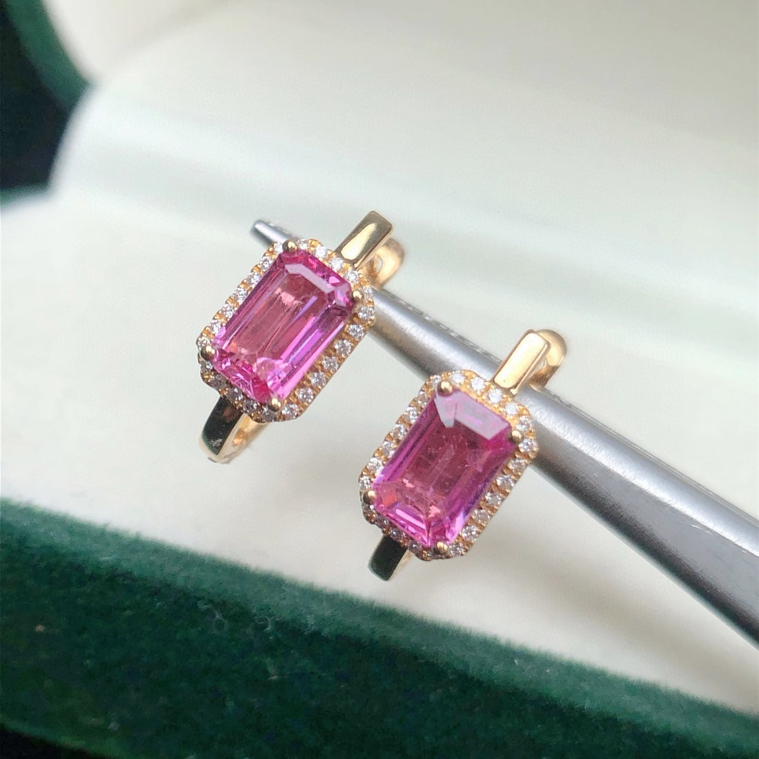 14k Gold 1.47 Ctw Natural Padparadscha Sapphire & Diamond Earrings - 7