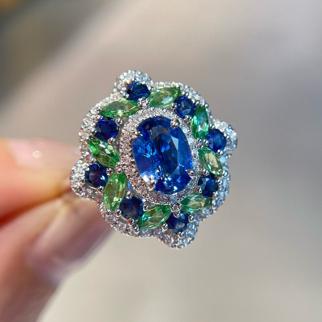 14k Gold 1.05 Ct Natural Sapphire & Diamond Ring: Ref:231060377 // gold content:14k gold // ring size:7. 25us // // main gemstone:sapphire // shape:oval // carat weight:1. 05ct // color:blue // treatment:natural // // adjacent gemstone 2 :