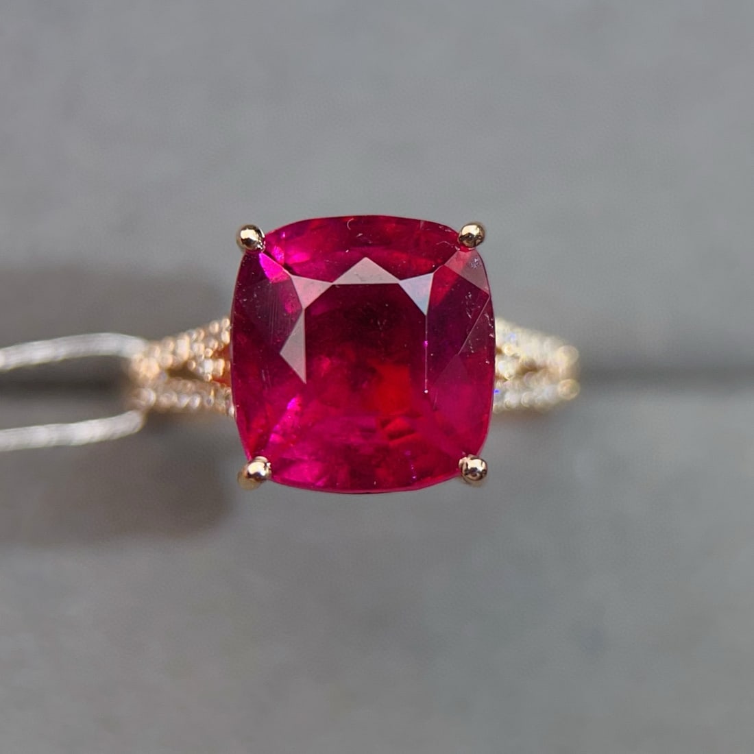 14k Gold 5.80 Ctw Natural Tourmaline & Diamond Ring: Ref:231060385 // gold content:14k gold // ring size:7. 25us // // main gemstone:tourmaline // shape:cushion // carat weight:5. 65ct // color:red // treatment:natural // // adjacent gemstone 2 :