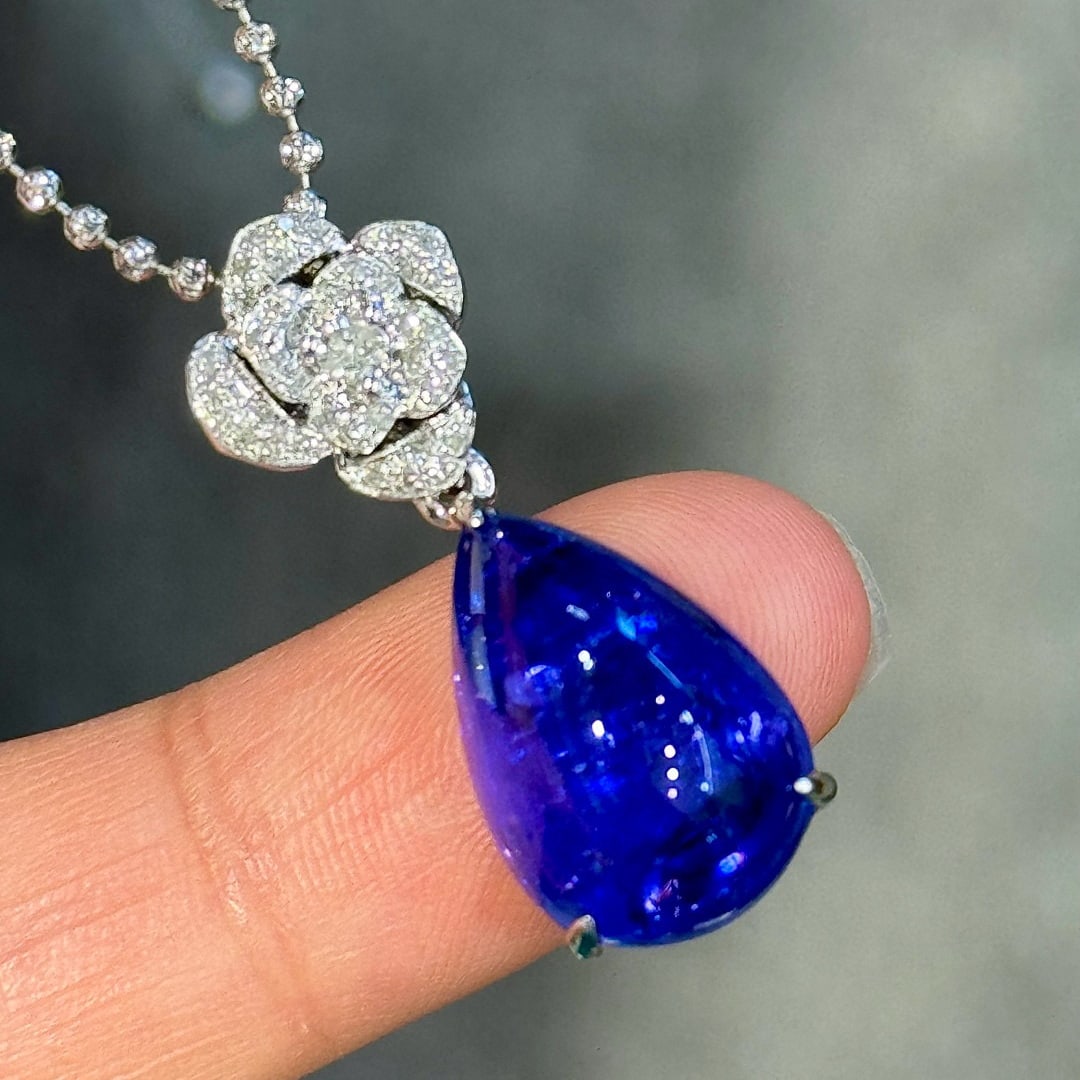 14k Gold 11.61 Ctw Natural Tanzanite & Diamond Pendant( Without Chain ): Ref:231060390 // gold content:14k gold // main gemstone:tanzanite // shape:pear // carat weight:11. 45ct // color:blue // treatment:natural // // adjacent gemstone 2 : diamond // shape:round //