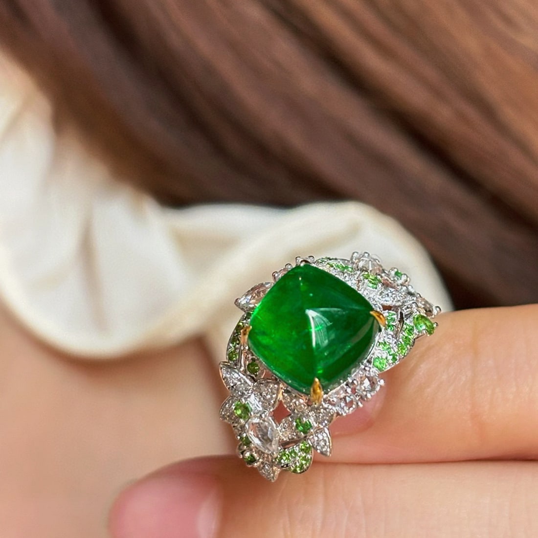 14k Gold 5.39 Ct Vivid Green Natural Emerald & Diamond & Tsavorite Ring - 3