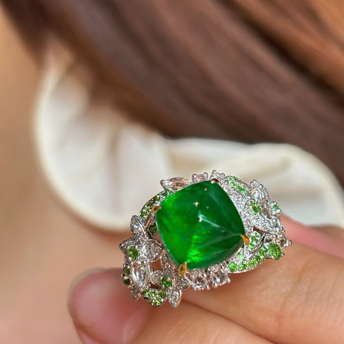 14k Gold 5.39 Ct Vivid Green Natural Emerald & Diamond & Tsavorite Ring - 4