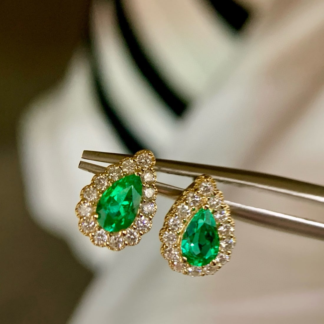 14k Gold 1.03 Ctw Natural Emerald & Diamond Earrings - 3