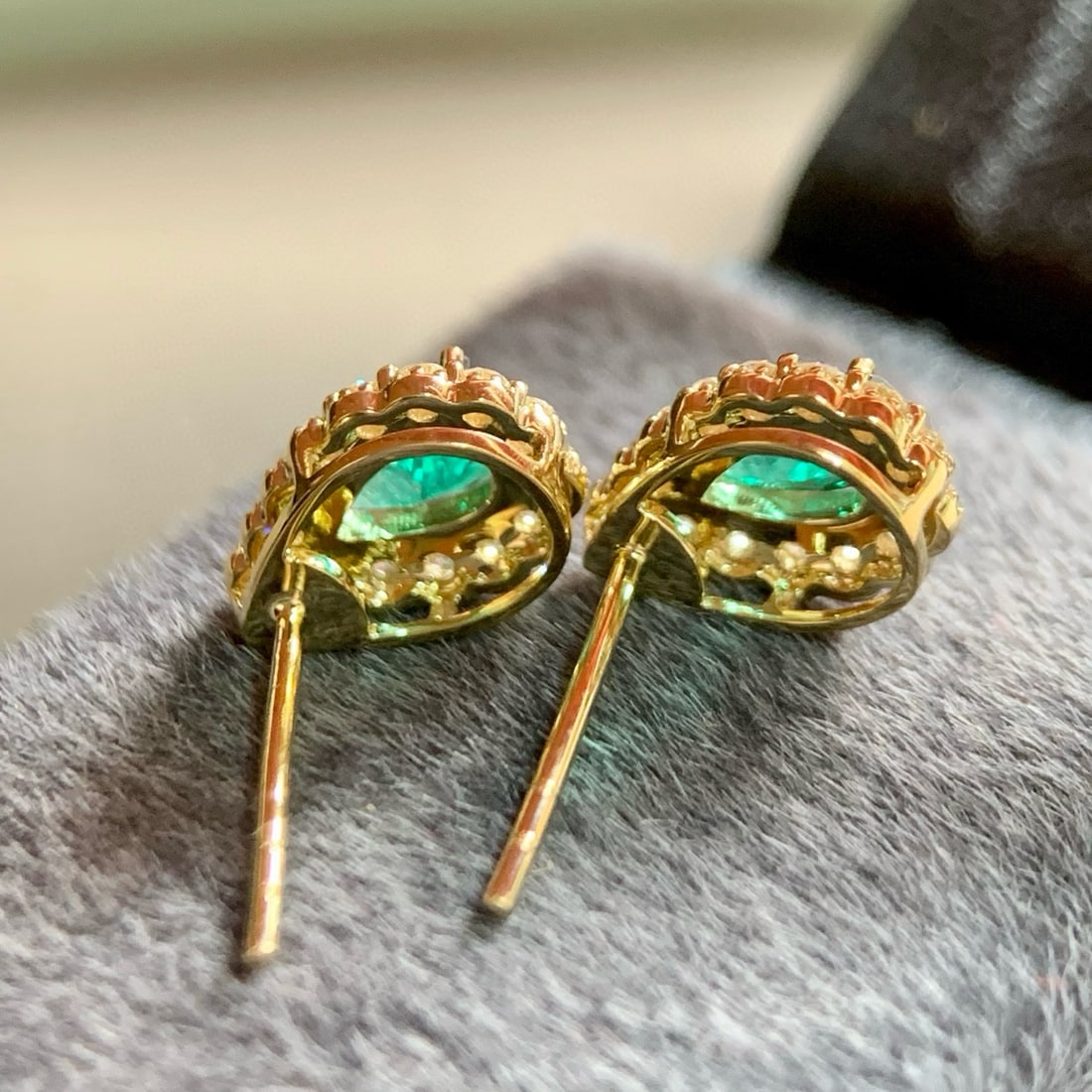 14k Gold 1.03 Ctw Natural Emerald & Diamond Earrings - 4