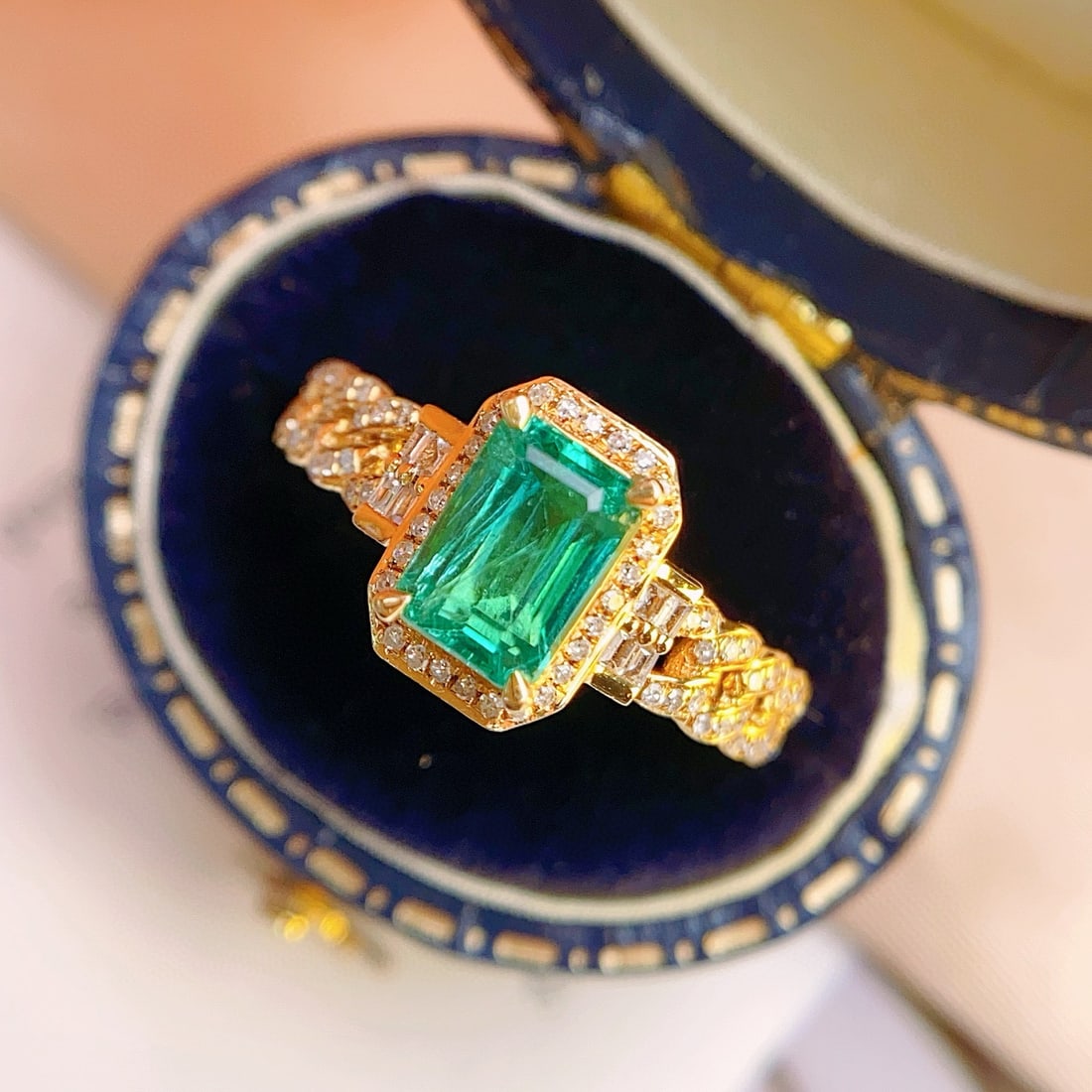 14k Gold 1.10 Ct Natural Emerald & Diamond Ring - 3