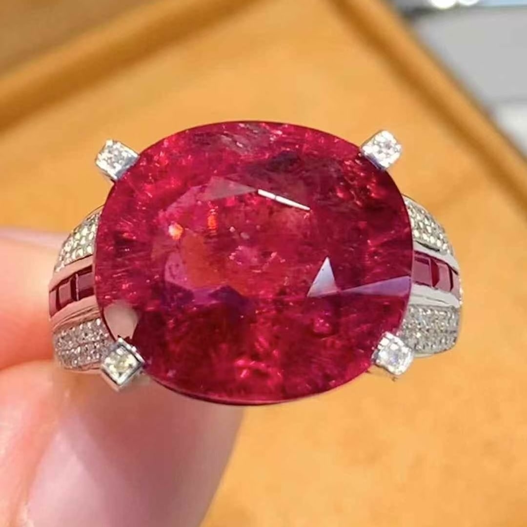 14k Gold 9.6 Ct Natural Tourmaline & Diamond Ring: Ref:231061015 // gold content:14k gold // ring size:7. 25us // // main gemstone:tourmaline // shape:oval // carat weight:9. 6ct // color:rubellite // treatment:natural // // adjacent gemstone 2 :
