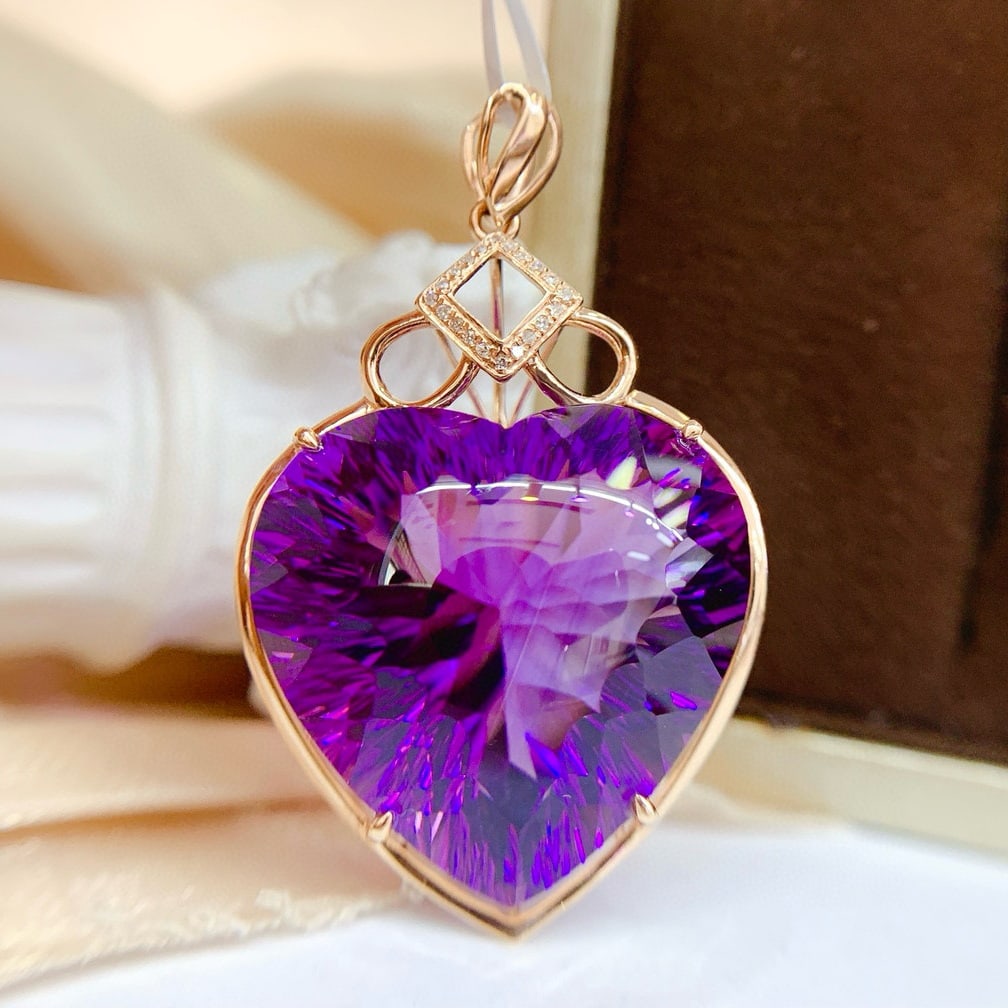 14k Gold 45 Ct Natural Amethyst & Diamond Pendant( Without Chain ): Ref:231061022 // gold content:14k gold // main gemstone:amethyst // shape:heart // carat weight:45ct // color:purple // treatment:natural // // adjacent gemstone 2 : diamond // number of stones:20