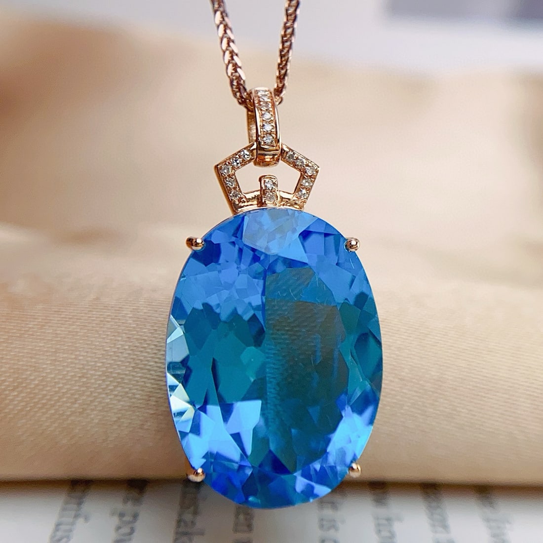 14k Gold 26.5 Ct Natural Topaz & Diamond Pendant( Without Chain ): Ref:231061047 // gold content:14k gold // main gemstone:topaz // shape:oval // carat weight:26. 5ct // color:blue // treatment:natural // // adjacent gemstone 2 : diamond // number of stones:18 //
