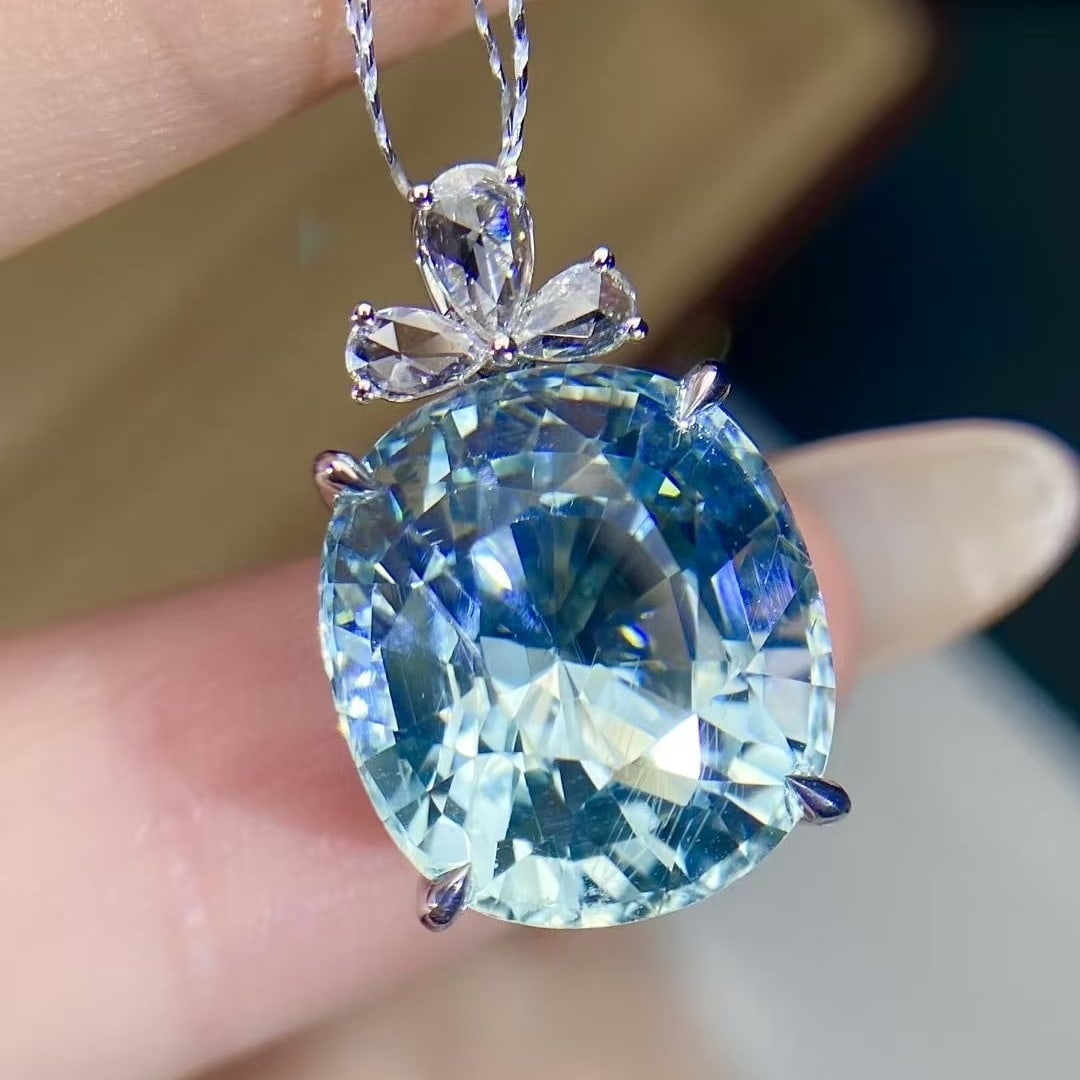 14k Gold 12.12 Ctw Natural Aquamarine & Diamond Pendant( Without Chain ): Ref:231061055 // gold content:14k gold // main gemstone:aquamarine // shape:oval // carat weight:11. 92ct // color:blue // treatment:natural // // adjacent gemstone 2 : diamond // shape:pear //