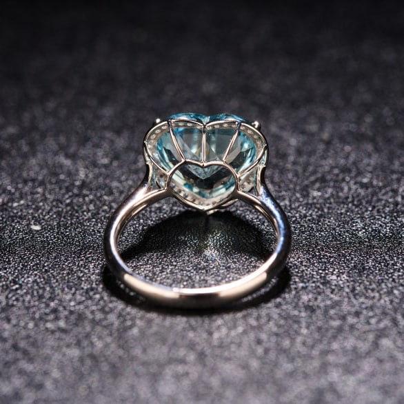 14k Gold 4.17 Ct Natural Aquamarine & Diamond Ring - 5