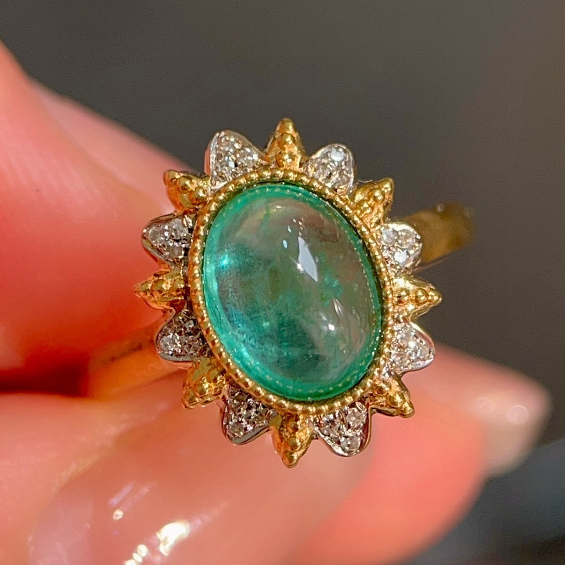 14k Gold 1.8 Ct Natural Emerald & Sapphire Ring: Ref:231061145 // gold content:14k gold // ring size:7. 25us // // main gemstone:emerald // shape:oval // carat weight:1. 8ct // color:green // treatment:natural // // adjacent gemstone 2 : sapphire //