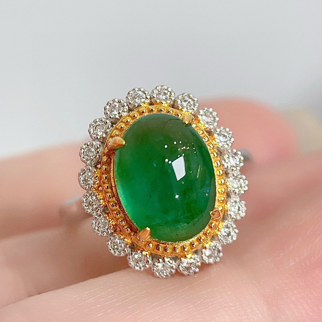 14k Gold 4.2 Ct Natural Emerald & Diamond Ring - 4