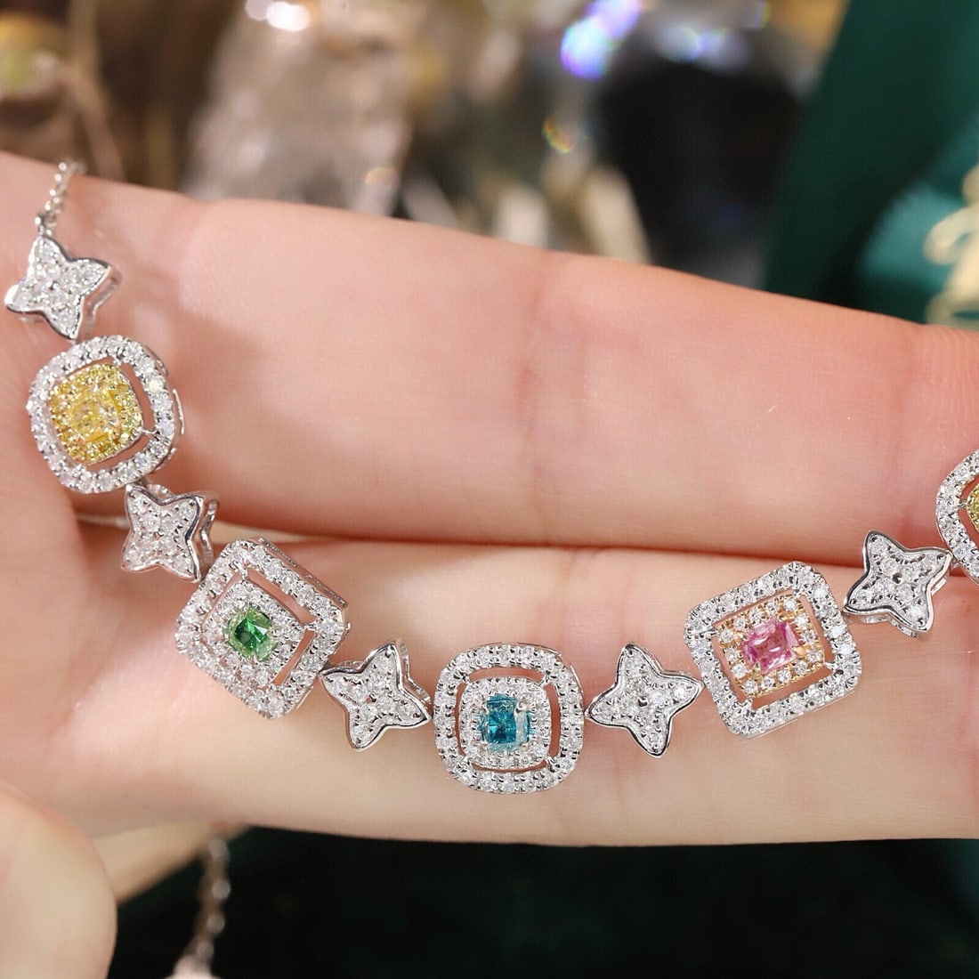 14k Gold 2.1 Ctw Natural Color Diamond & Diamond Bracelet: Ref:231061168 // gold content:14k gold // main gemstone:color diamond // shape:cushion // carat weight:1ct // color:color // treatment:natural // // adjacent gemstone 2 : diamond // shape:round //