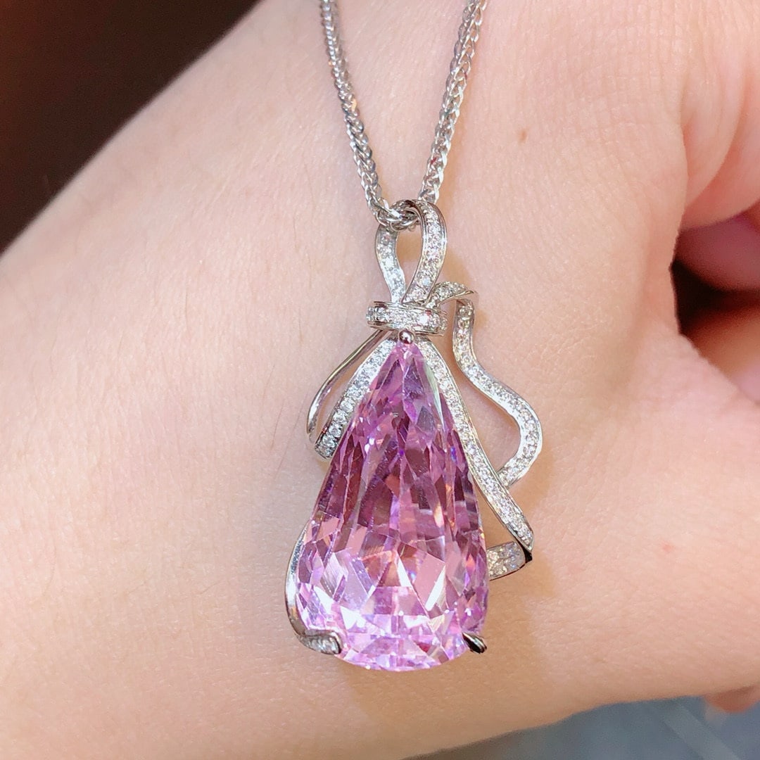14k Gold 21.68 Ctw Natural Kunzite & Diamond Pendant( Without Chain ): Ref:231061172 // gold content:14k gold // main gemstone:kunzite // shape:pear // carat weight:21. 44ct // color:pinkish purple // treatment:natural // // adjacent gemstone 2 : diamond //