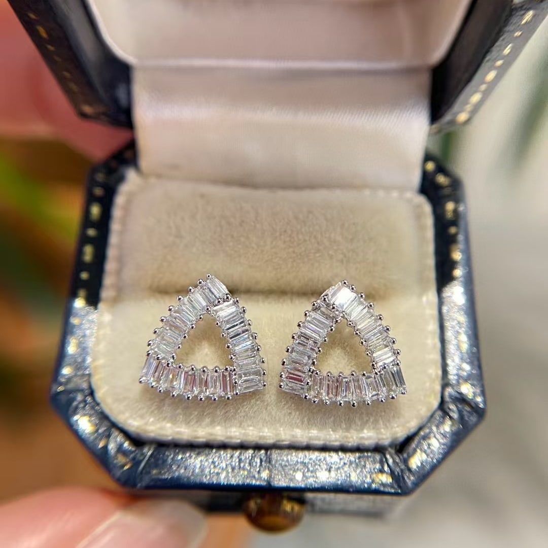 14k Gold 0.35 Ct Natural H Diamond Earrings: Ref:231061206 // gold content:14k gold // main gemstone:diamond // shape:baguette // carat weight:0. 35ct // clarity grade:vs-si // color:h // treatment:natural // Condition: NewLow Estimate: