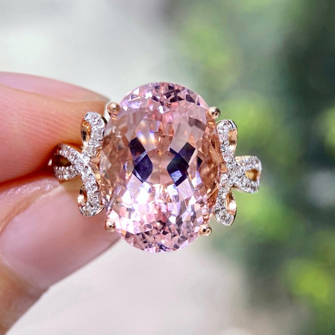 14k Gold 6.97 Ctw Natural Morganite & Diamond Ring: Ref:231061224 // gold content:14k gold // ring size:7. 25us // // main gemstone:morganite // shape:oval // carat weight:6. 81ct // color:pinkish orange // treatment:natural // // adjacent gemstone