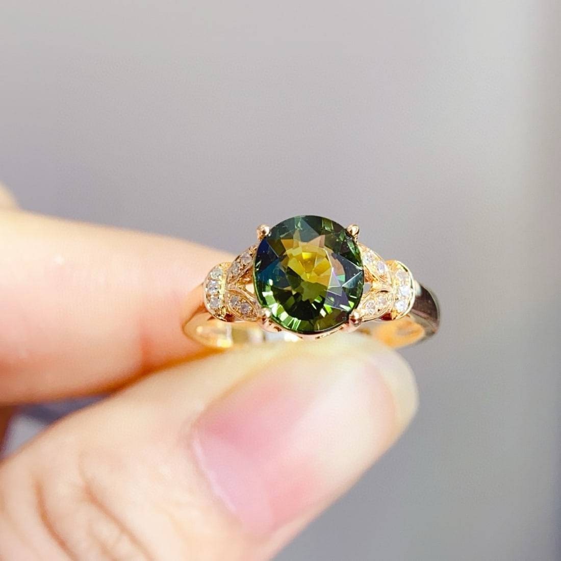 14k Gold 2 Ct Natural Tourmaline & Diamond Ring: Ref:231061225 // gold content:14k gold // ring size:7. 25us // // main gemstone:tourmaline // shape:oval // carat weight:2ct // color:green // treatment:natural // // adjacent gemstone 2 : diamond
