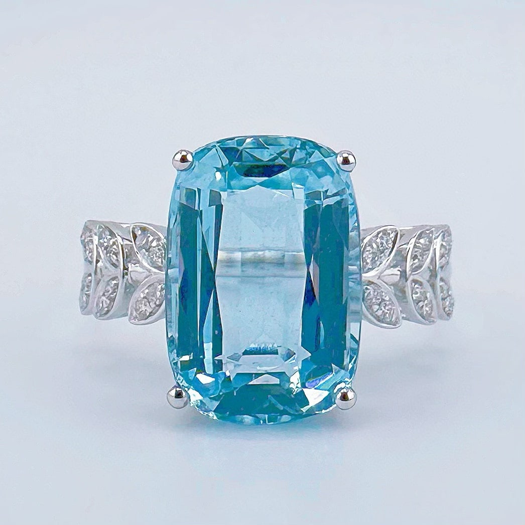 14k Gold 5.54 Ctw Natural Aquamarine & Diamond Ring: Ref:231062005 // gold content:14k gold // ring size:7. 25us // // main gemstone:aquamarine // shape:cushion // carat weight:5. 42ct // color:santa maria color // treatment:natural // // adjacent