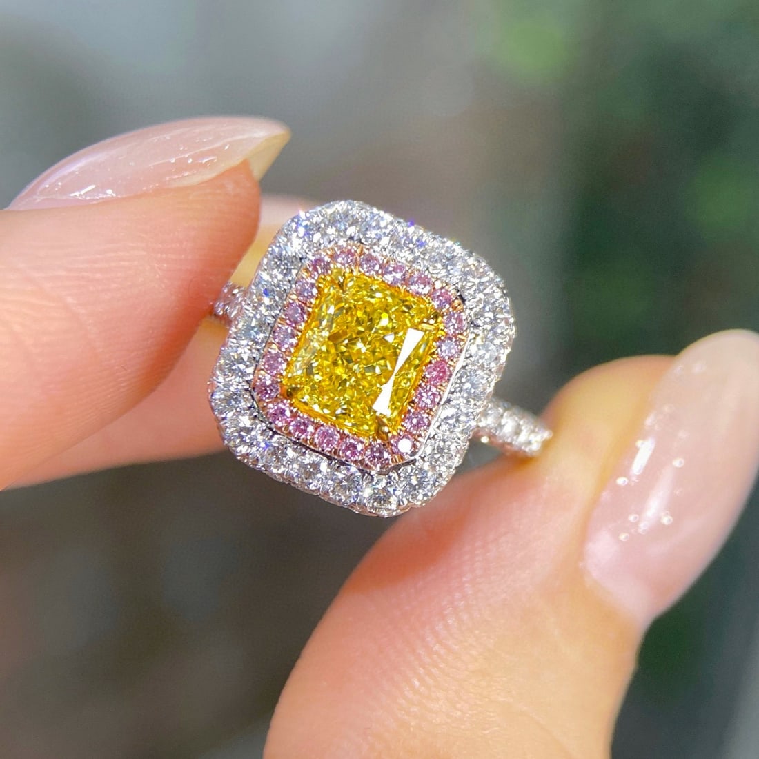 Gia Certified 14k Gold 2.57 Ctw Natural Yellow Diamond & Diamond Ring: Ref:231062072 // gold content:14k gold // ring size:7. 25us // // main gemstone:yellow diamond // certified:gia // shape:radiant // carat weight:1. 10ct // clarity grade:vs1 // color:yellow //