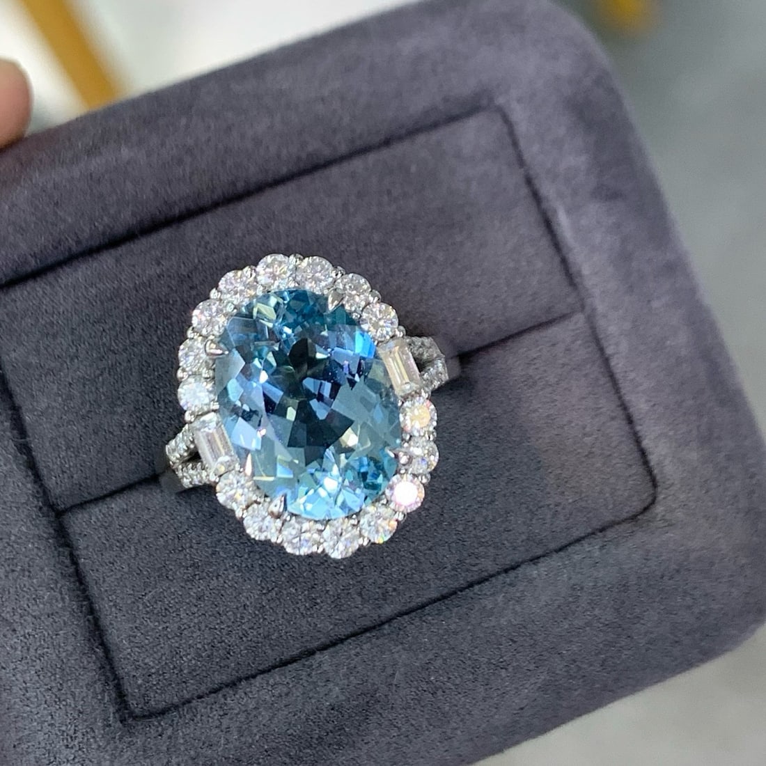 14k Gold 4.59 Ctw Natural Aquamarine & Diamond Ring - 2