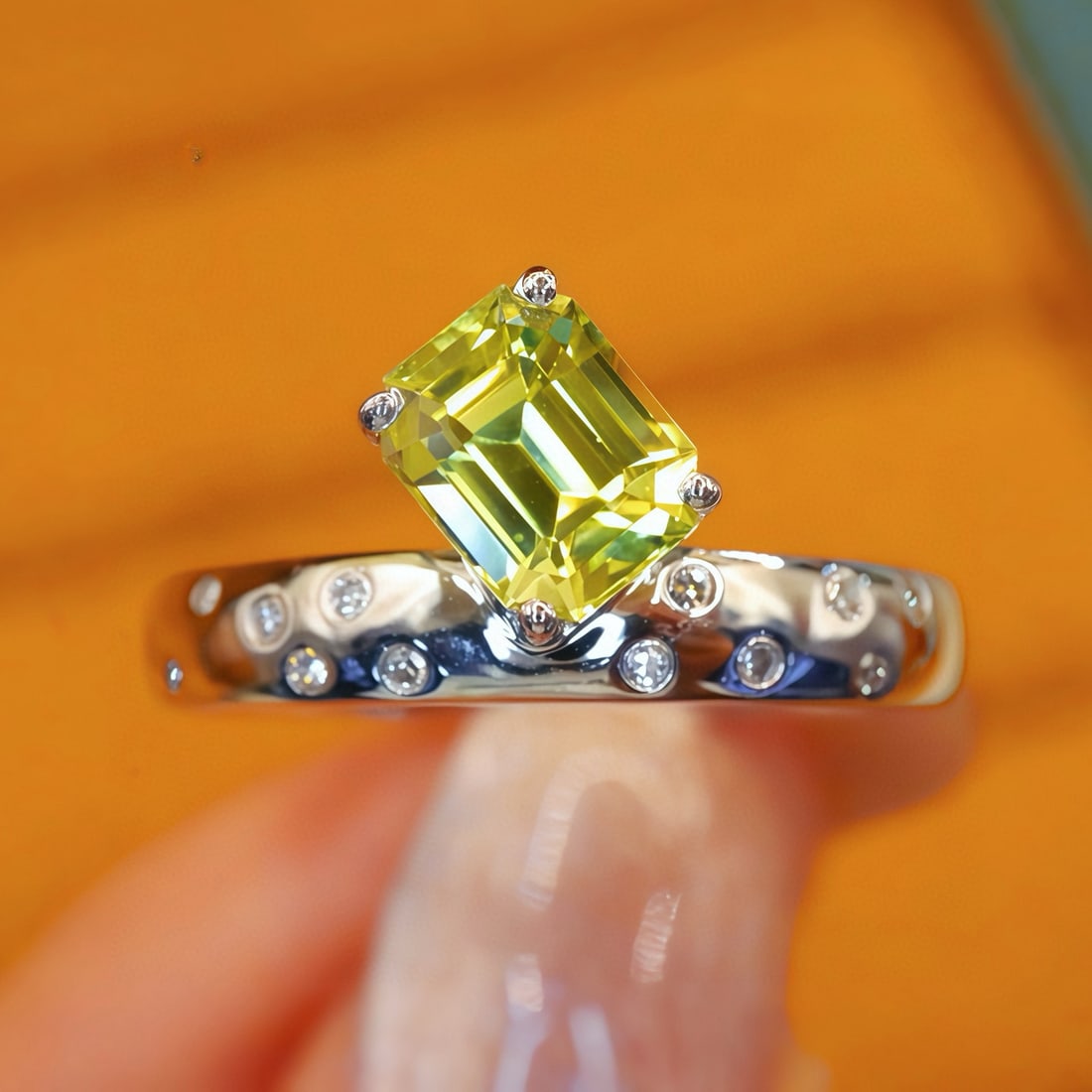 14k Gold 1.29 Ctw Natural Chrysoberyl & Diamond Ring: Ref:231062093 // gold content:14k gold // ring size:7. 25us // // main gemstone:chrysoberyl // shape:octagonal // carat weight:1. 23ct // color:yellow // treatment:natural // // adjacent gemstone