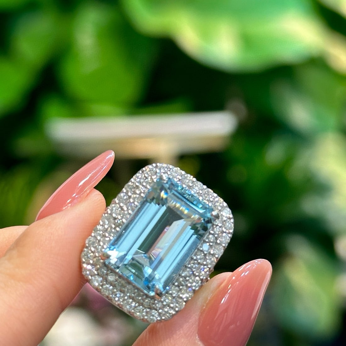 14k Gold 11.71 Ctw Natural Aquamarine & Diamond Ring: Ref:231062108 // gold content:14k gold // ring size:7. 25us // // main gemstone:aquamarine // shape:octagonal // carat weight:9. 90ct // color:blue // treatment:natural // // adjacent gemstone 2 :