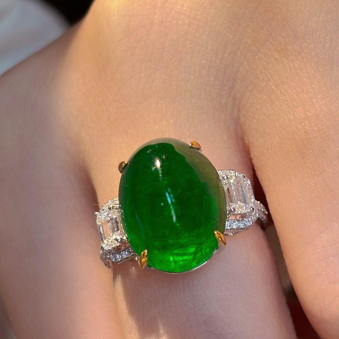 14k Gold 9 Ct Vivid Green Natural Emerald & Diamond Ring - 2