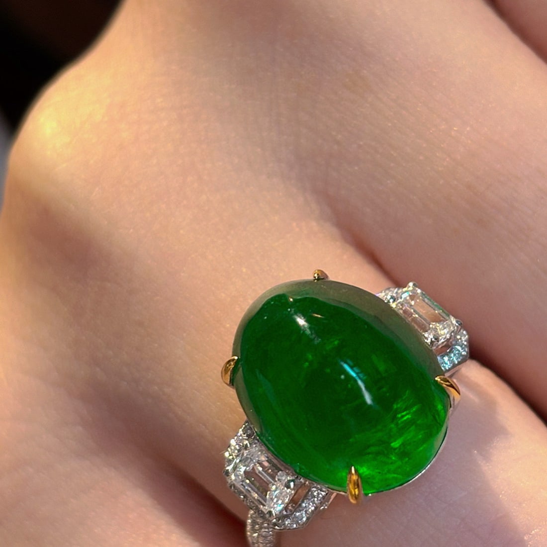 14k Gold 9 Ct Vivid Green Natural Emerald & Diamond Ring - 3