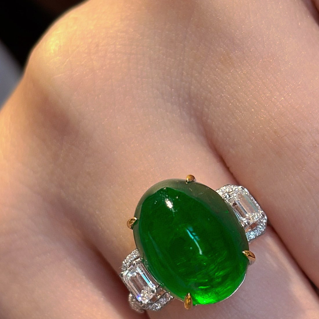 14k Gold 9 Ct Vivid Green Natural Emerald & Diamond Ring - 4