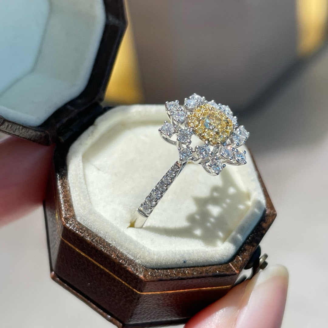 14k Gold 0.77 Ctw Natural Yellow Diamond & Diamond Ring - 4