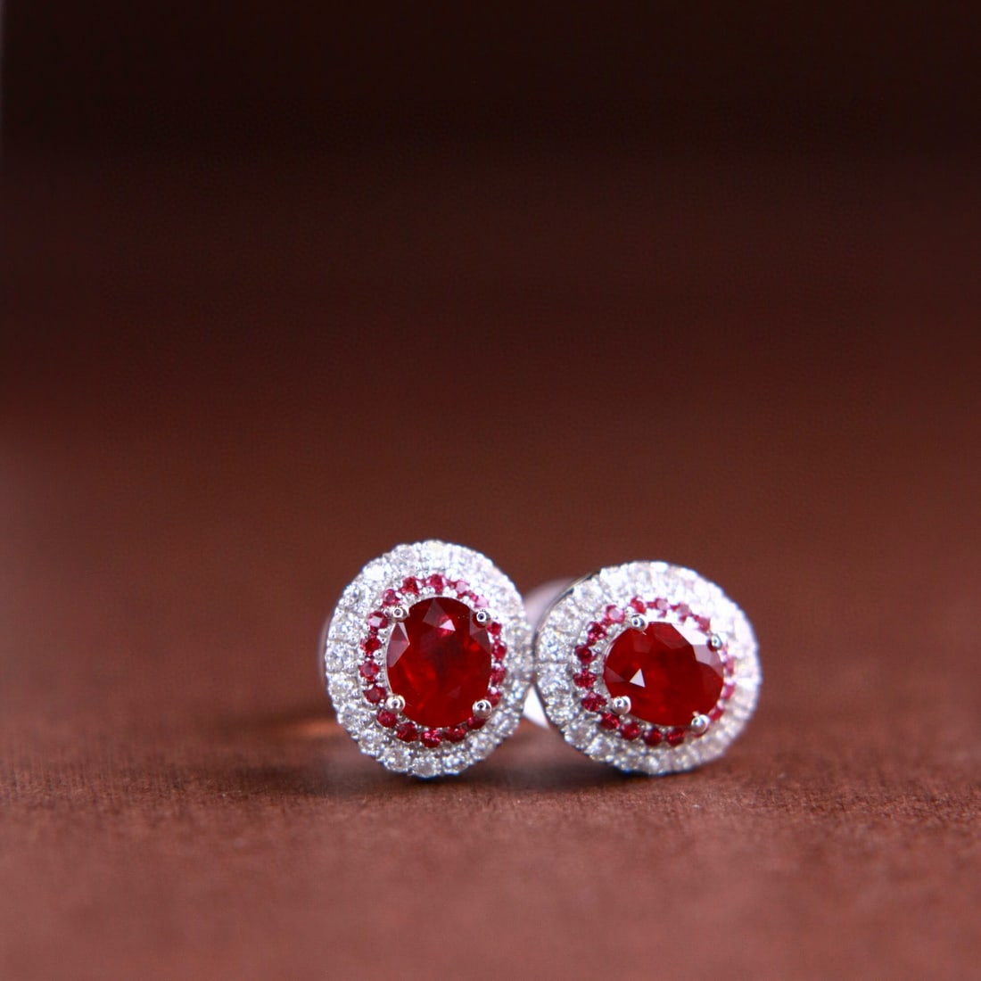 14k Gold 1.13 Ctw Natural Ruby & Diamond Earrings: Ref:231062128 // gold content:14k gold // main gemstone:ruby // shape:oval // carat weight:0. 95ct // color:pigeonblood red // treatment:natural // // adjacent gemstone 2 : diamond // shape:round