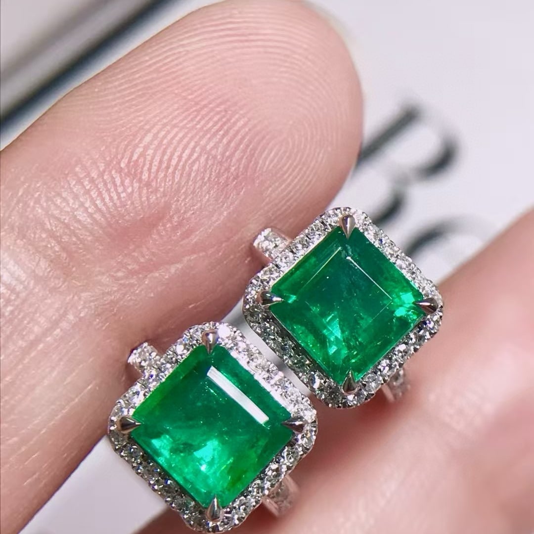 14k Gold 2.65 Ctw Vivid Green Natural Emerald & Diamond Earrings: Ref:231062139 // gold content:14k gold // main gemstone:emerald // shape:octagonal // carat weight:2. 35ct // color:vivid green // treatment:natural // // adjacent gemstone 2 : diamond //