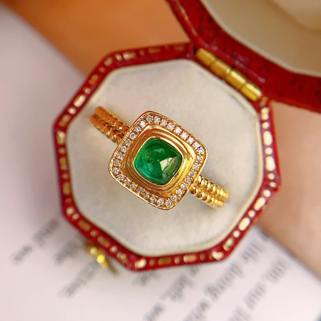 14k Gold 0.60 Ct Vivid Green Natural Emerald & Diamond Ring - 4