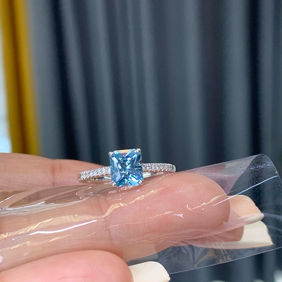 14k Gold 1.15 Ctw Natural Aquamarine & Diamond Ring: Ref:231062146 // gold content:14k gold // ring size:7. 25us // // main gemstone:aquamarine // shape:octagonal // carat weight:1. 06ct // color:blue // treatment:natural // // adjacent gemstone 2 :