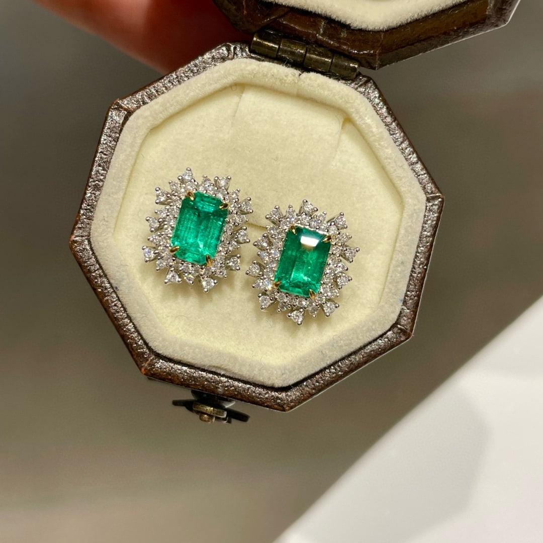 14k Gold 1.10 Ct Vivid Green Natural Emerald & Diamond Earrings - 3