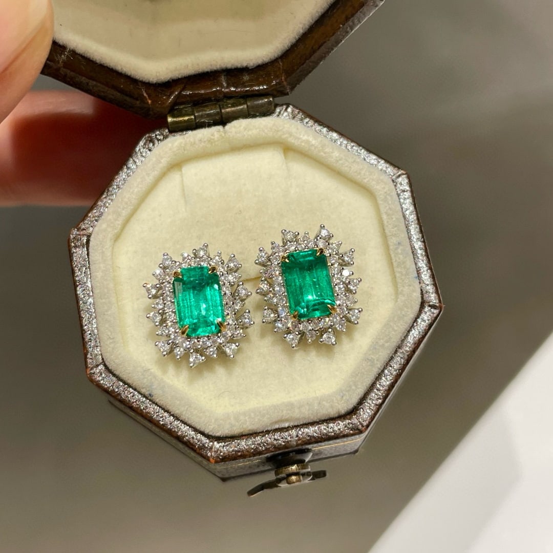 14k Gold 1.10 Ct Vivid Green Natural Emerald & Diamond Earrings - 4