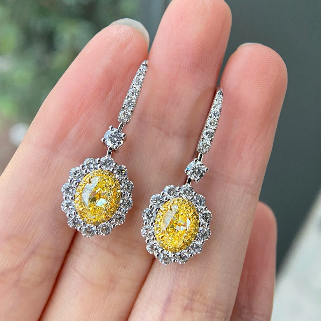 Gia Certified 14k Gold 3.92 Ctw Natural Yellow Diamond & Diamond Earrings: Ref:231062152 // gold content:14k gold // main gemstone:yellow diamond // certified:gia // shape:oval // carat weight:2. 06ct // clarity grade:vs1/vvs1 // color:yellow // treatment:natural //