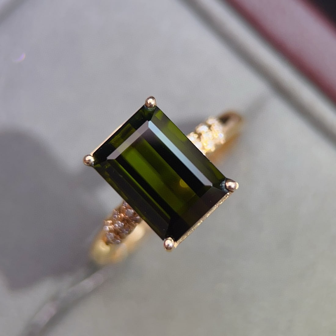 14k Gold 4.40 Ctw Natural Tourmaline & Diamond Ring: Ref:231062156 // gold content:14k gold // ring size:7. 25us // // main gemstone:tourmaline // shape:octagonal // carat weight:4. 35ct // color:green // treatment:natural // // adjacent gemstone 2
