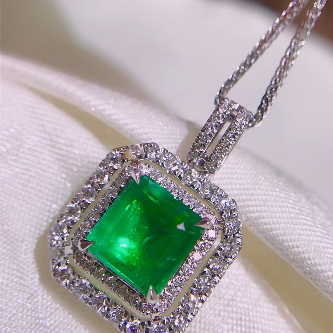14k Gold 2.22 Ctw Vivid Green Natural Emerald & Diamond Pendant( Without Chain ): Ref:231062191 // gold content:14k gold // main gemstone:emerald // shape:octagonal // carat weight:1. 7ct // color:vivid green // treatment:natural // // adjacent gemstone 2 : diamond // shape:round /