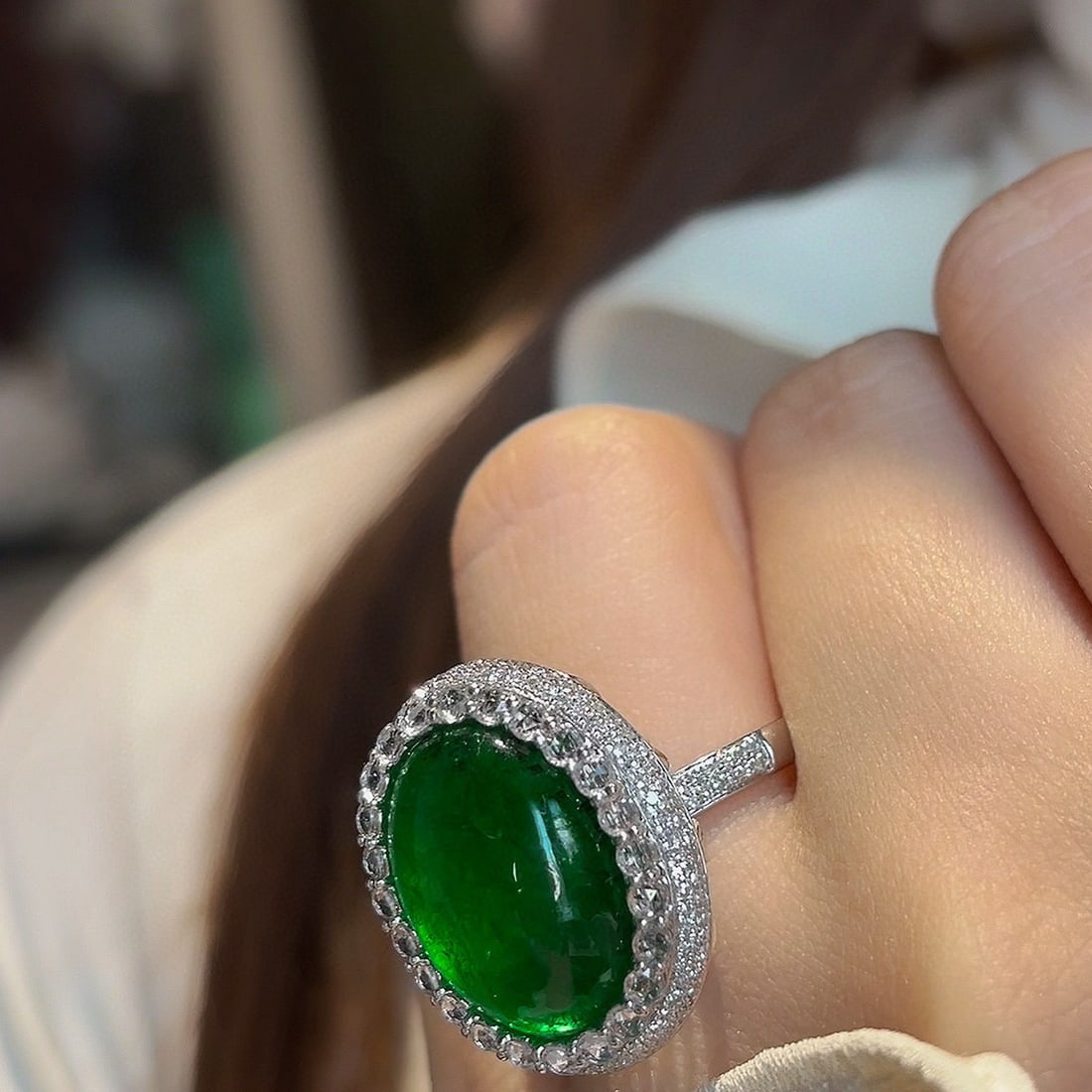 14k Gold 13.8 Ct Natural Emerald & Diamond & Sapphire Ring - 2