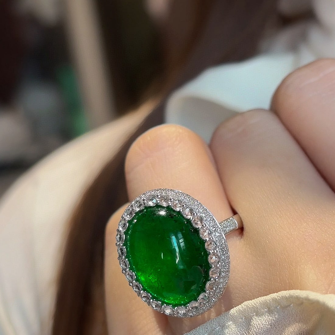 14k Gold 13.8 Ct Natural Emerald & Diamond & Sapphire Ring - 3