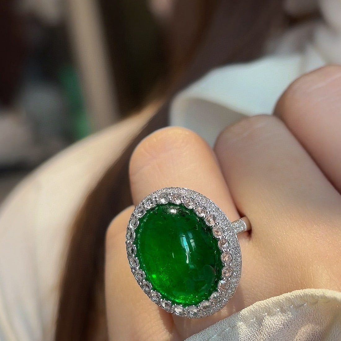 14k Gold 13.8 Ct Natural Emerald & Diamond & Sapphire Ring - 4