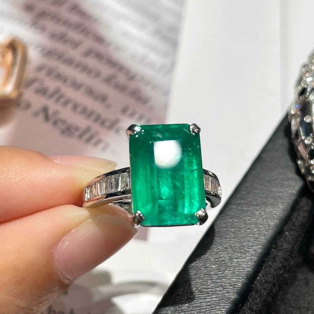 14k Gold 6.6 Ct Natural Emerald & Diamond Ring: Ref:231062214 // gold content:14k gold // ring size:7. 25us // // main gemstone:emerald // shape:octagonal // carat weight:6. 6ct // color:green // treatment:natural // // adjacent gemstone 2 :