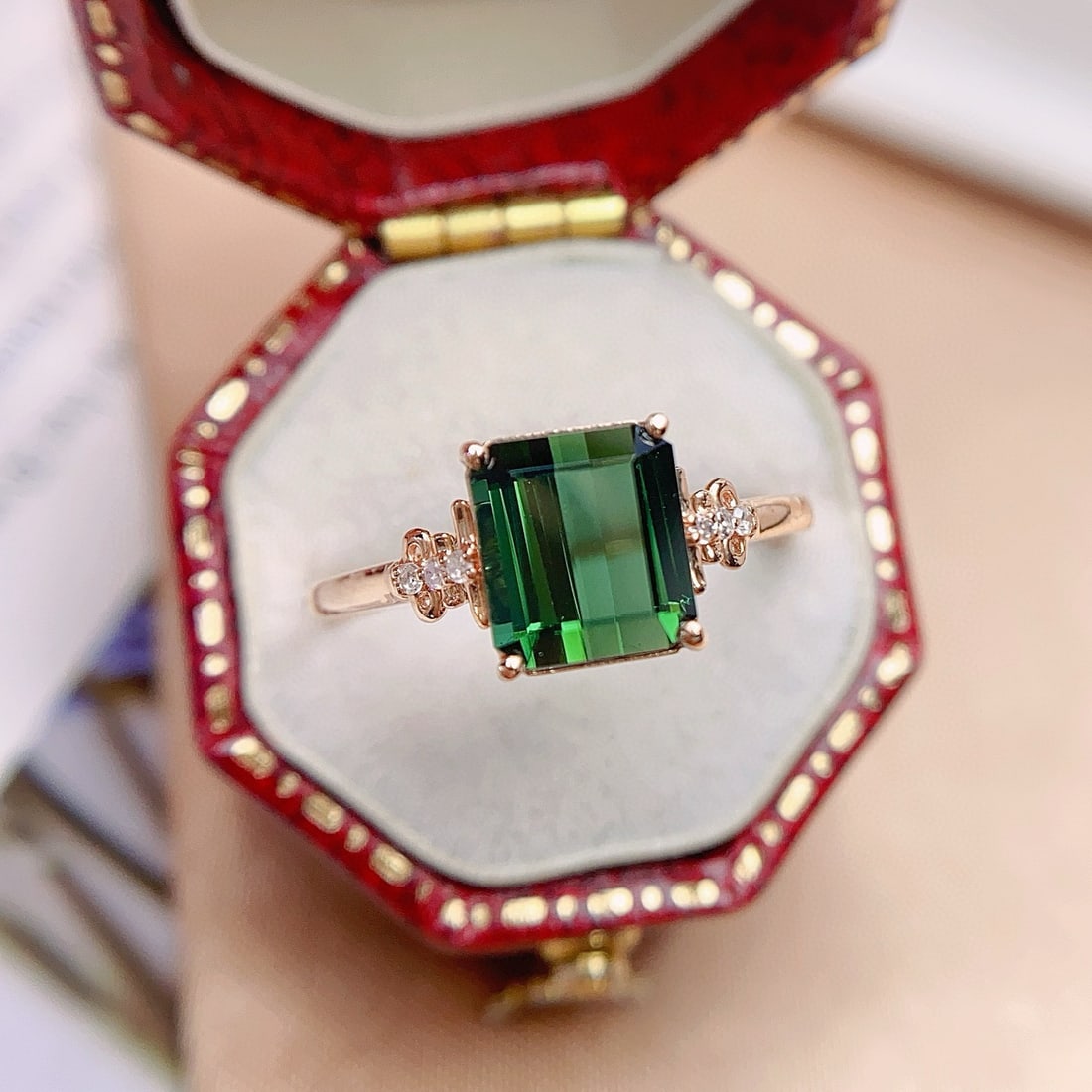 14k Gold 2.00 Ct Natural Tourmaline & Diamond Ring: Ref:231062225 // gold content:14k gold // ring size:7. 25us // // main gemstone:tourmaline // shape:octagonal // carat weight:2. 00ct // color:green // treatment:natural // // adjacent gemstone 2