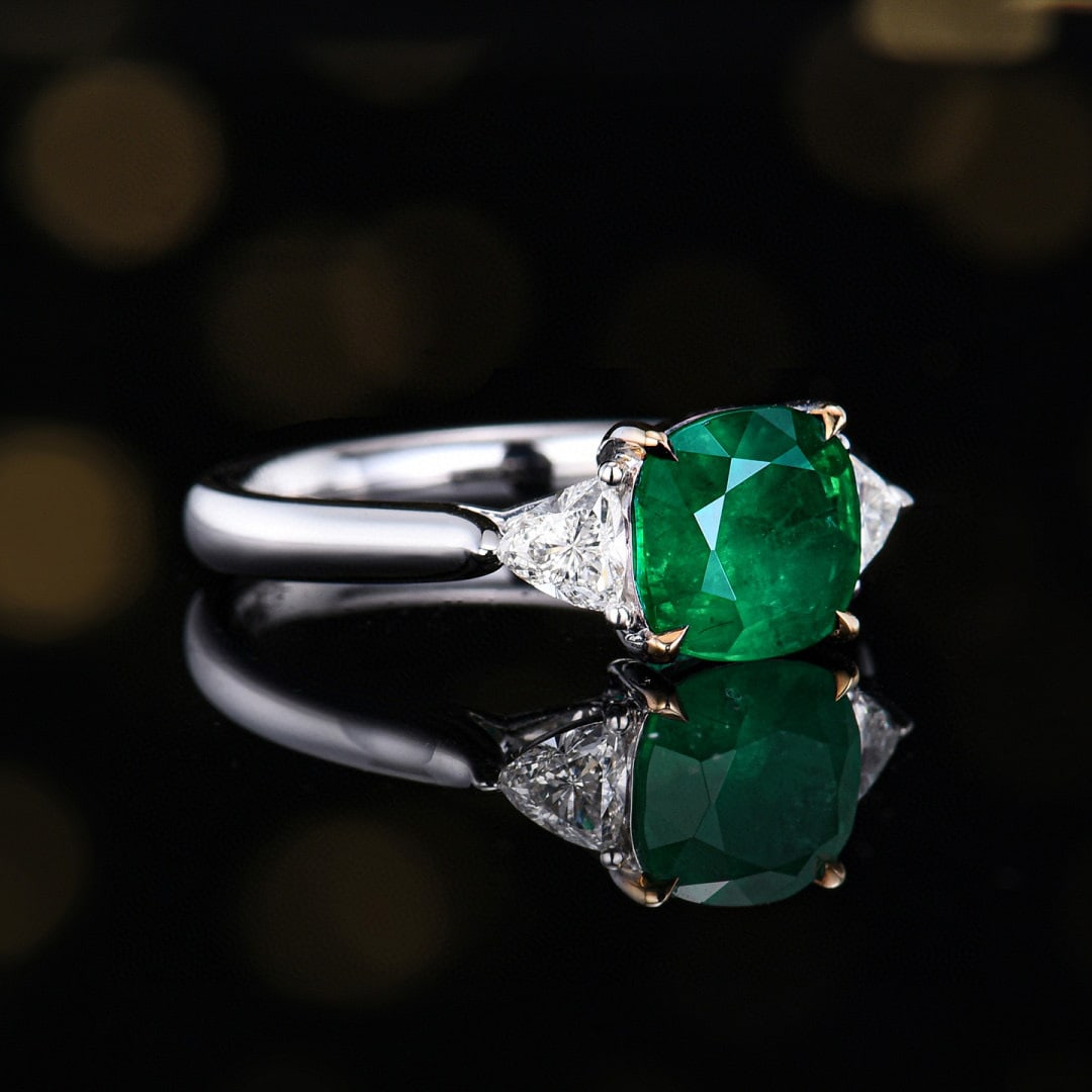 14k Gold 2.25 Ctw Vivid Green Natural Emerald & Diamond Ring - 3