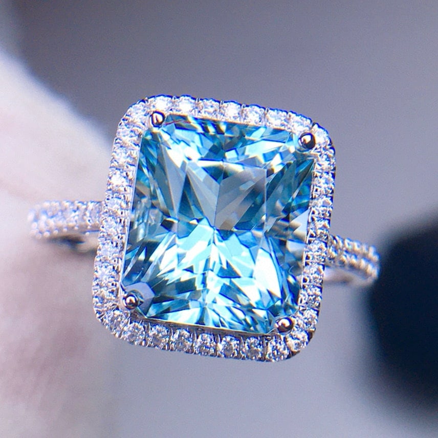 14k Gold 3.9 Ct Natural Aquamarine & Diamond Ring - 4