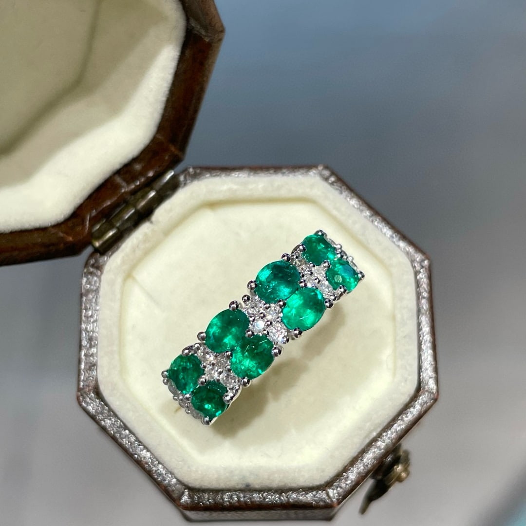 14k Gold 1.2 Ct Vivid Green Natural Emerald & Diamond Ring: Ref:231062253 // gold content:14k gold // ring size:7. 25us // // main gemstone:emerald // shape:oval // carat weight:1. 2ct // color:vivid green // treatment:natural // // adjacent gemstone 2 : diamo