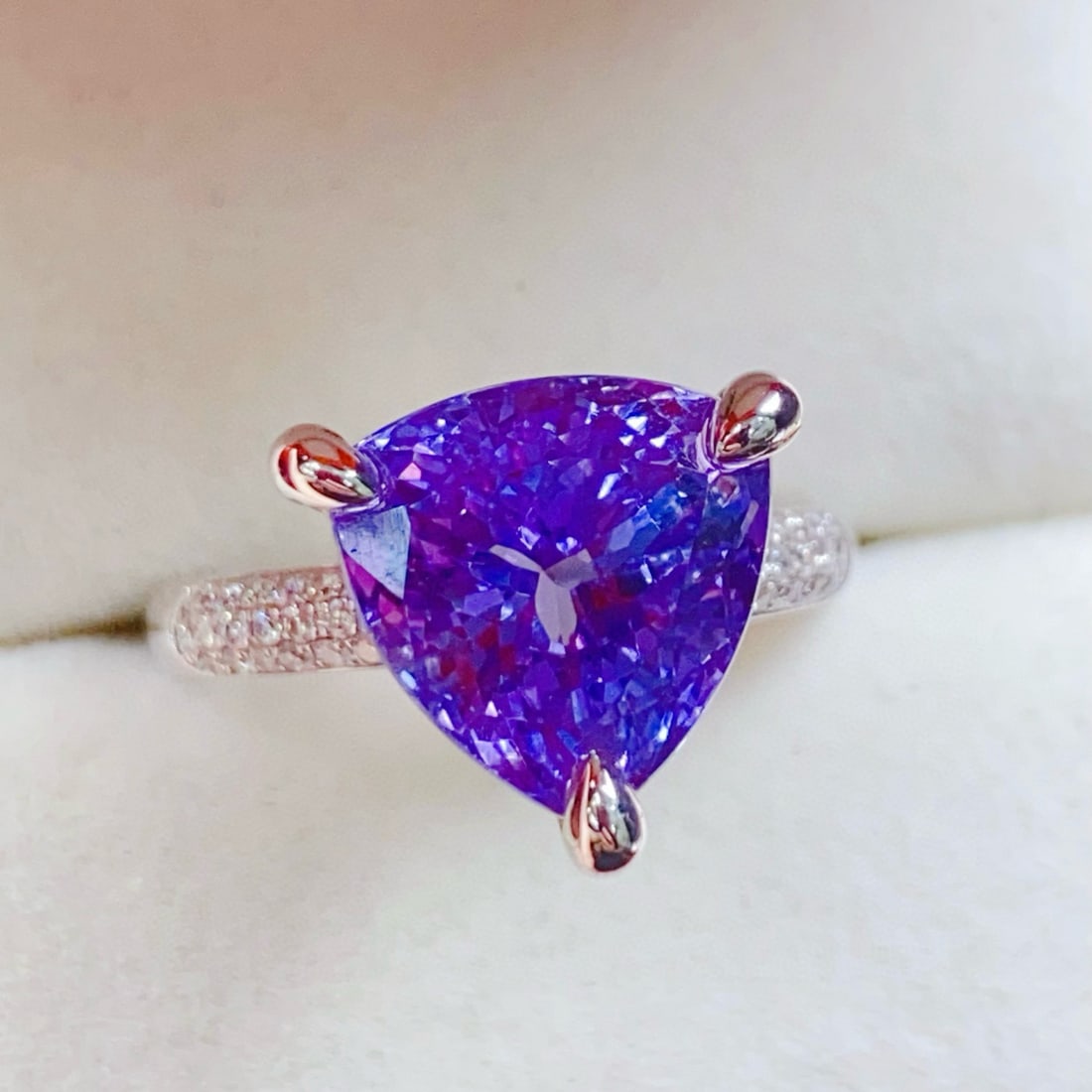 14k Gold 7.54 Ctw Natural Tanzanite & Diamond Ring - 2