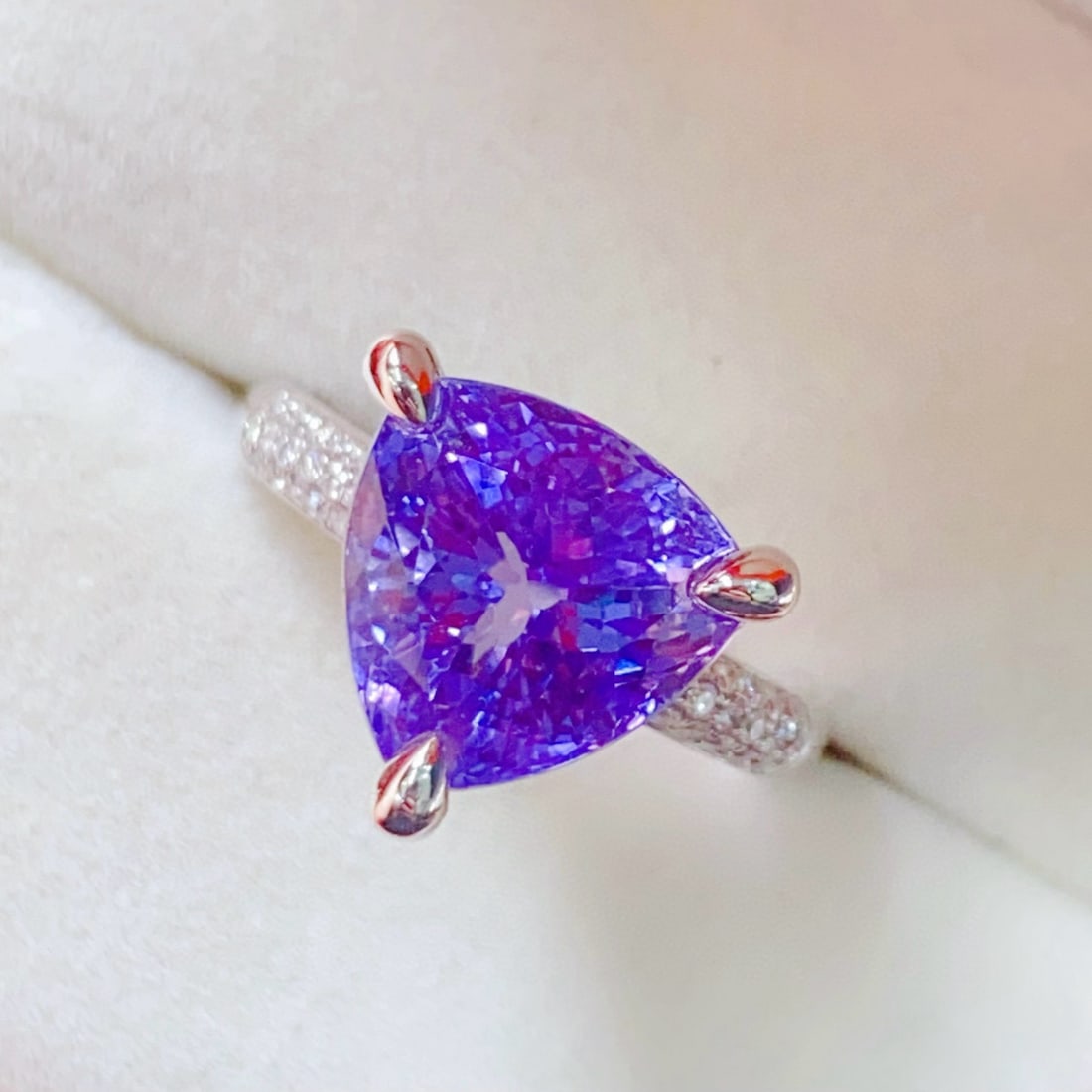 14k Gold 7.54 Ctw Natural Tanzanite & Diamond Ring - 4