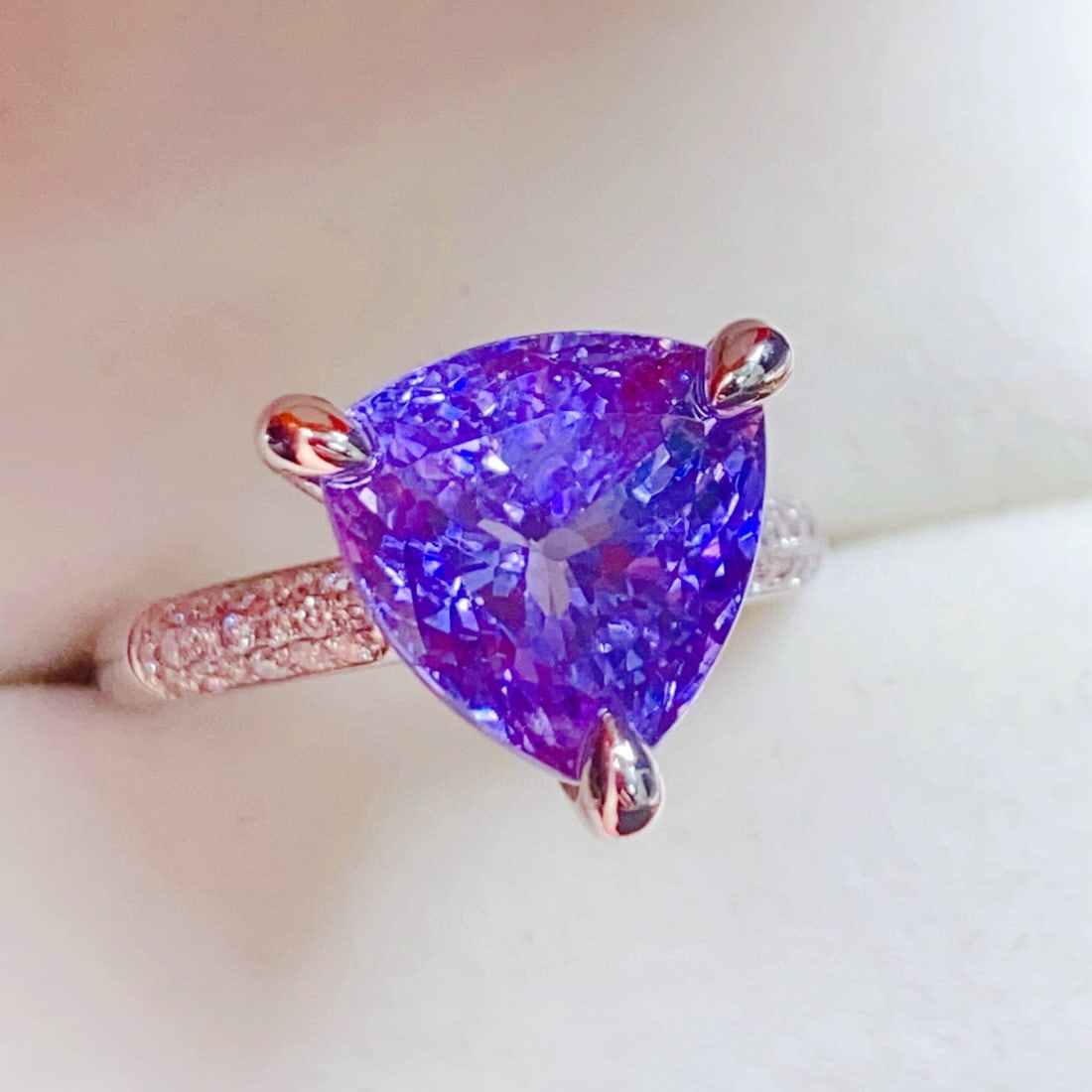 14k Gold 7.54 Ctw Natural Tanzanite & Diamond Ring - 6